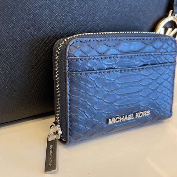 Michael Kors Women Medium Zip Around Card Case Coin Pouch Wallet Navy 
NWT - Picture 2 of 16